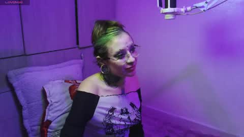 Vainilla Independent model online show from 04/14/26, 01:22