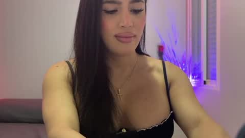 Snapshot of vainilladoll_ chatting on 08/06/26, 08:44 Daniela online show from 08/06/26, 08:44