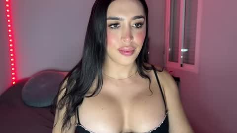 Snapshot of vainilladoll_ chatting on 08/08/26, 03:30 Daniela online show from 08/08/26, 03:30
