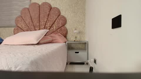 Snapshot of vaiolet_colls chatting on 02/01/26, 12:26 Vaiolet colls online show from 02/01/26, 12:26