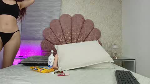 Snapshot of vaiolet_colls chatting on 02/05/26, 11:59 Vaiolet colls online show from 02/05/26, 11:59