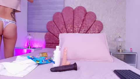 Snapshot of vaiolet_colls chatting on 02/17/26, 12:01 Vaiolet colls online show from 02/17/26, 12:01