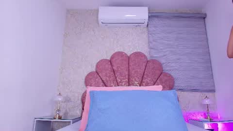 Vaiolet colls online show from 06/18/26, 11:47