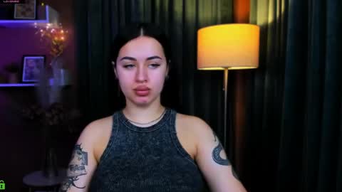 vaiolet_lovely online show from 05/26/26, 06:37