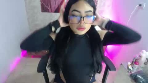 Snapshot of vaioleth_m_ chatting on 12/19/25, 05:09 Vaiolet online show from 12/19/25, 05:09