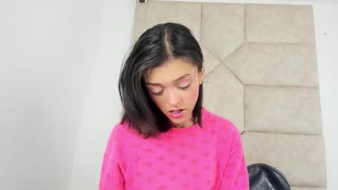 Snapshot of vaiolett_smith chatting on 11/06/25, 01:34 V A I O L E T T S M I T H online show from 11/06/25, 01:34