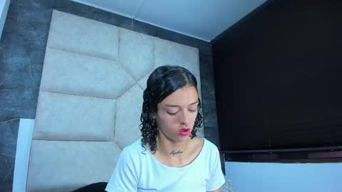 V A I O L E T T  S M I T H online show from 04/16/26, 01:34