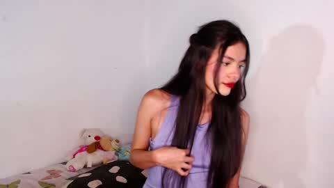 Snapshot of val3n_deep chatting on 11/19/25, 12:43 val3n deep online show from 11/19/25, 12:43