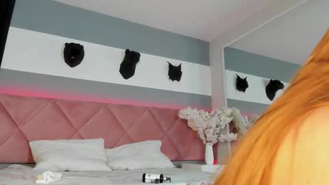 Snapshot of val_oconner chatting on 09/23/25, 03:09 val_oconner online show from 09/23/25, 03:09