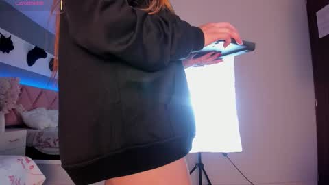 Snapshot of val_oconner chatting on 10/30/25, 03:08 val_oconner online show from 10/30/25, 03:08