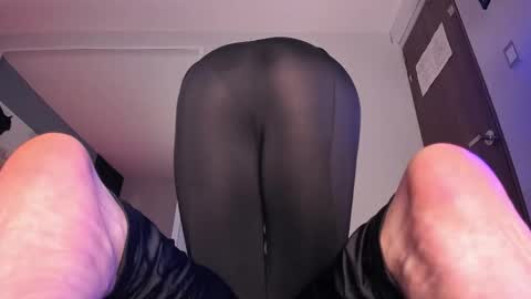 Snapshot of val_oconner chatting on 11/21/25, 08:40 val_oconner online show from 11/21/25, 08:40