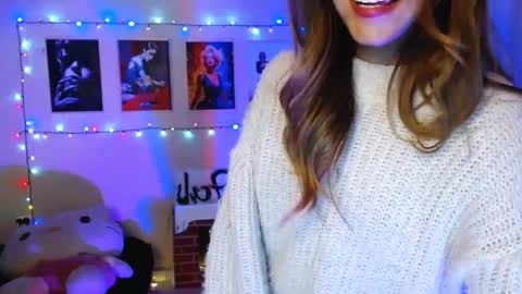 Snapshot of valcooky chatting on 02/11/25, 01:31 Hi I am Valcooky online show from 02/11/25, 01:31