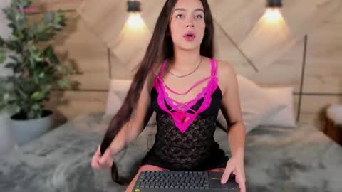 Snapshot of vale_lux chatting on 10/06/25, 12:46 Valentina online show from 10/06/25, 12:46