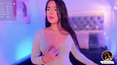 Snapshot of vale_lux chatting on 11/08/25, 04:12 Valentina online show from 11/08/25, 04:12