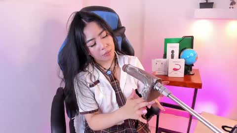 Snapshot of valecute_ chatting on 04/19/26, 08:33 Vale online show from 04/19/26, 08:33