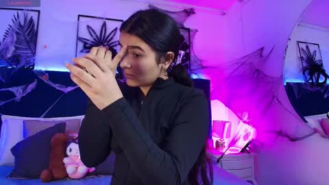 Tifanny  online show from 10/27/25, 08:02