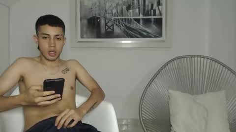 Snapshot of valen_and_paul_ chatting on 11/21/25, 11:14 valen paul online show from 11/21/25, 11:14