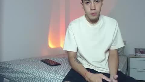 Snapshot of valen_and_paul_ chatting on 12/16/25, 11:10 valen paul online show from 12/16/25, 11:10