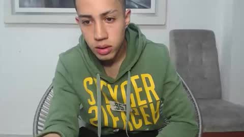 Snapshot of valen_and_paul_ chatting on 01/13/26, 11:43 valen paul online show from 01/13/26, 11:43