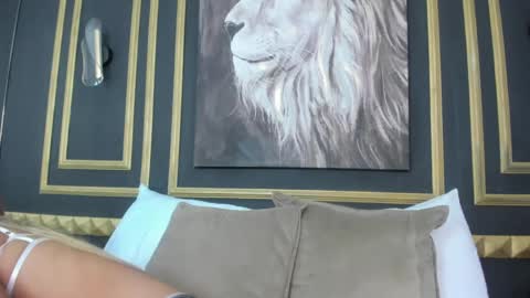 Snapshot of valen_martinez_ chatting on 06/06/26, 06:23 V A L E N online show from 06/06/26, 06:23