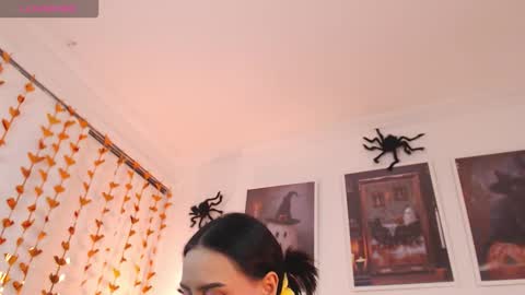 Snapshot of valen_ross_ chatting on 10/09/25, 09:35 valentina Rossi 3 online show from 10/09/25, 09:35