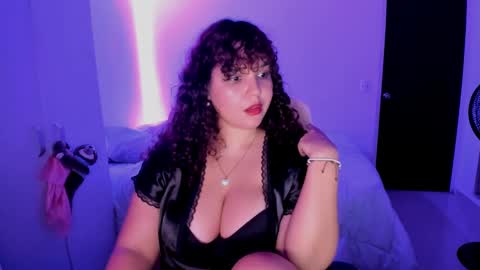 Snapshot of valen_smile_ chatting on 12/18/24, 05:26 valen_smile_ online show from 12/18/24, 05:26