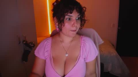 Snapshot of valen_smile_ chatting on 12/23/24, 04:44 valen_smile_ online show from 12/23/24, 04:44