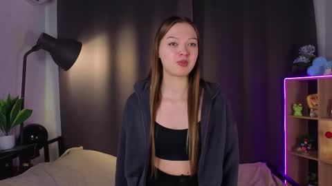 Snapshot of valeneschindele chatting on 11/12/25, 04:24 Lisa online show from 11/12/25, 04:24