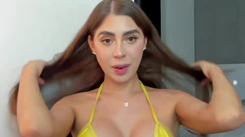 Snapshot of valenjonex chatting on 02/06/25, 09:38 Angela online show from 02/06/25, 09:38