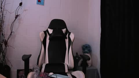 Snapshot of valent_27 chatting on 12/30/24, 09:37 Valentina online show from 12/30/24, 09:37