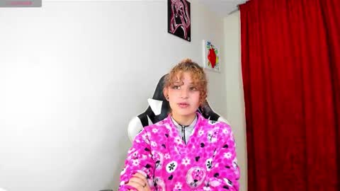 Snapshot of valent_27 chatting on 09/09/25, 02:44 Valentina online show from 09/09/25, 02:44