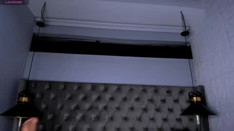 Valentin0 online show from 11/12/25, 07:46