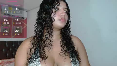 Snapshot of valentina_0_ chatting on 12/31/24, 10:01 Valentina online show from 12/31/24, 10:01