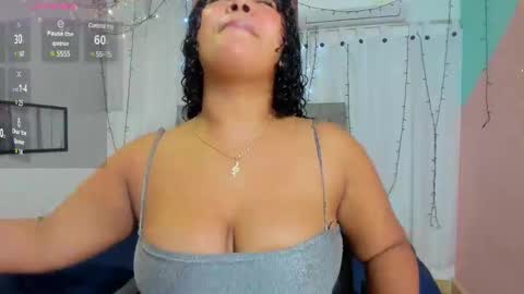Snapshot of valentina_0_ chatting on 01/23/25, 04:30 Valentina online show from 01/23/25, 04:30