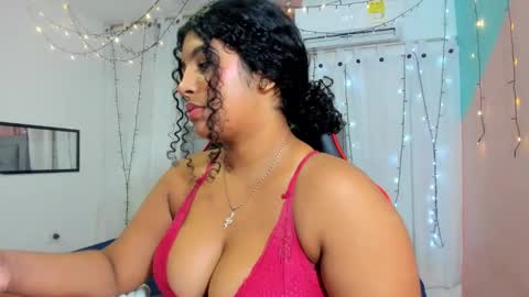 Snapshot of valentina_0_ chatting on 02/06/25, 09:53 Valentina online show from 02/06/25, 09:53