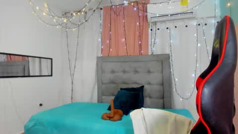 Snapshot of valentina_0_ chatting on 02/14/25, 03:54 Valentina online show from 02/14/25, 03:54