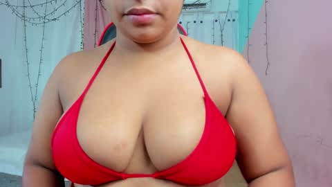 Snapshot of valentina_0_ chatting on 09/21/25, 03:41 Valentina online show from 09/21/25, 03:41