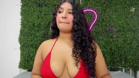 Snapshot of valentina_0_ chatting on 11/26/25, 10:11 Valentina online show from 11/26/25, 10:11