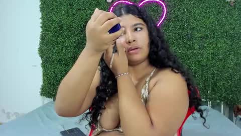 Snapshot of valentina_0_ chatting on 12/01/25, 09:42 Valentina online show from 12/01/25, 09:42