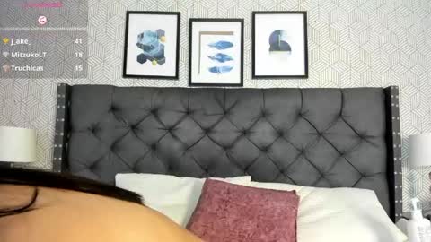 Snapshot of valentina__desire chatting on 06/03/26, 02:33 Valen online show from 06/03/26, 02:33