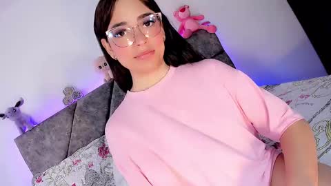 Snapshot of valentina_alba chatting on 12/13/24, 02:38 Valentina online show from 12/13/24, 02:38