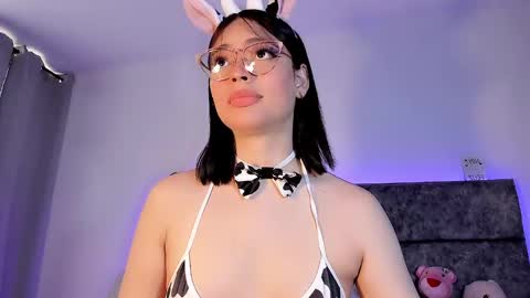 Snapshot of valentina_alba chatting on 02/28/25, 12:20 Valentina online show from 02/28/25, 12:20