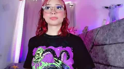 Snapshot of valentina_alba chatting on 10/12/25, 07:02 Valentina online show from 10/12/25, 07:02