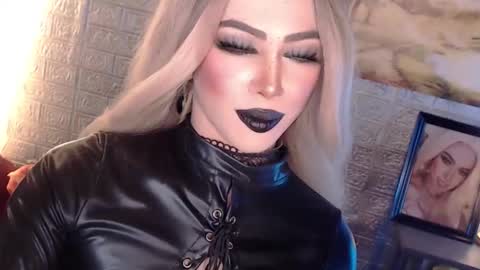 Amanda online show from 11/16/25, 05:57