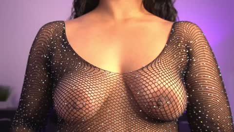 Snapshot of valentina_king18 chatting on 01/04/25, 08:37 VALENTINA online show from 01/04/25, 08:37