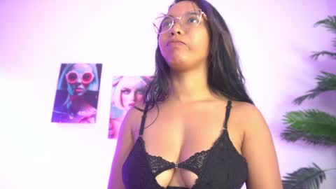 Snapshot of valentina_king18 chatting on 09/09/25, 11:32 VALENTINA online show from 09/09/25, 11:32