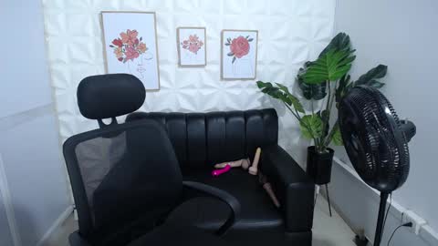 Snapshot of valentina_mature chatting on 02/12/25, 01:52 Valentina online show from 02/12/25, 01:52