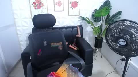 Snapshot of valentina_mature chatting on 02/22/25, 01:44 Valentina online show from 02/22/25, 01:44