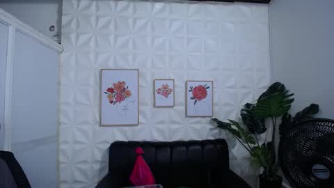 Snapshot of valentina_mature chatting on 03/01/25, 11:26 Valentina online show from 03/01/25, 11:26