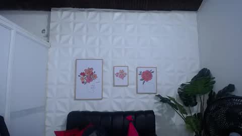 Snapshot of valentina_mature chatting on 03/03/25, 04:46 Valentina online show from 03/03/25, 04:46